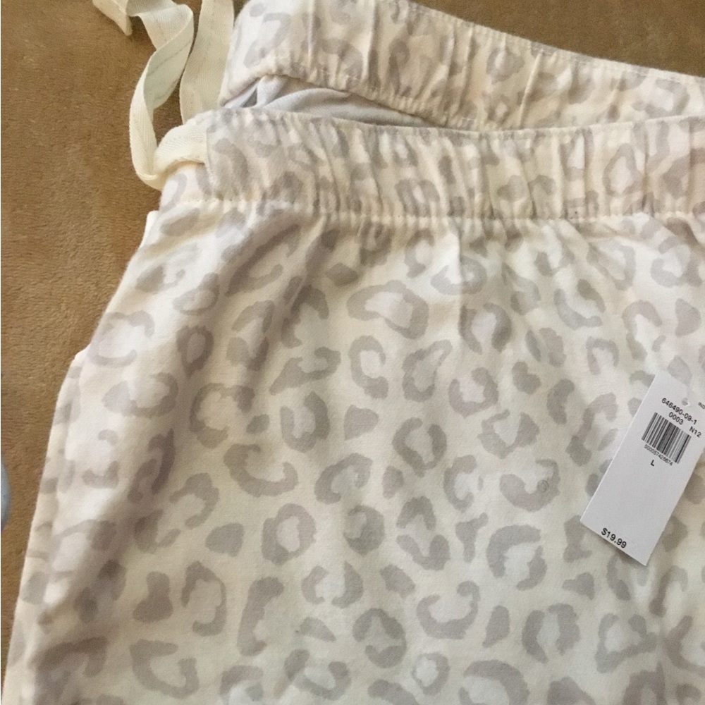 COPY - 🆕🆕➡️Old Navy Animal Print PJ Bottoms - Ladies / Teens🛍